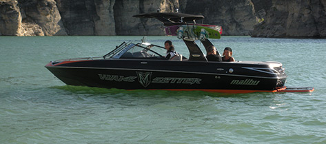 paseos en barco de wakeboarding